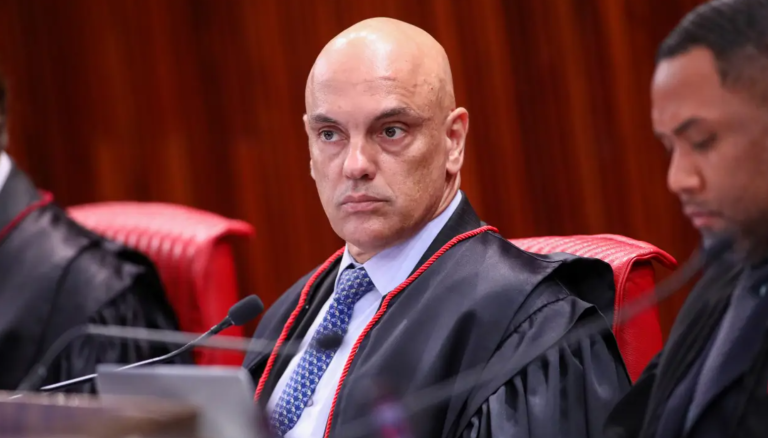 ‘New York Times’ questiona se decisões de Moraes ameaçam a democracia