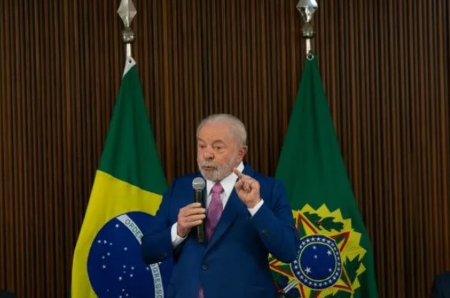 Lula promete “não deixar ministros na estrada”, mas diz que quem errar “vai ser convidado a deixar o governo”