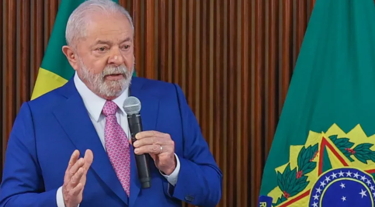 Centrais se reúnem hoje com Lula e consideram três políticas para salário mínimo; entenda