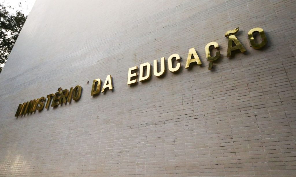 MEC extingue diretoria criada para fomentar escolas cívico-militares