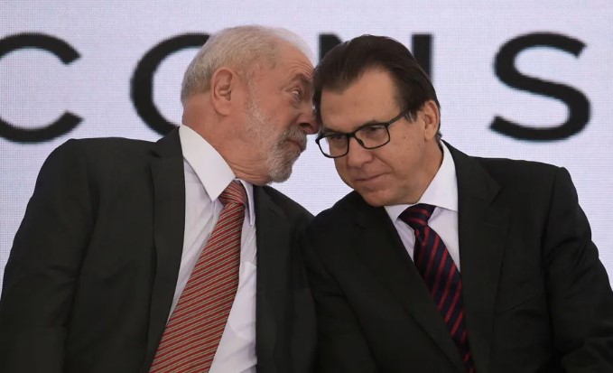 Ministro do Trabalho afirma que não há garantia de aumento do valor do salário mínimo