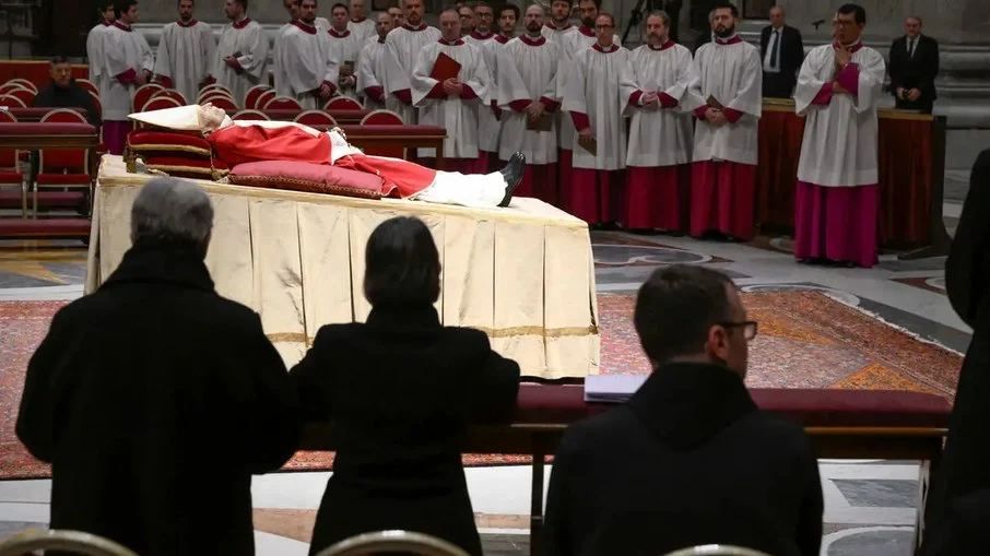 Dom Jaime celebra missa em memória do Papa emérito Bento XVI