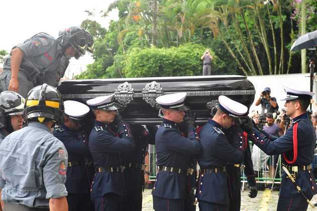 Pelé Eterno! Corpo de Edson Arantes do Nascimento é sepultado em Santos