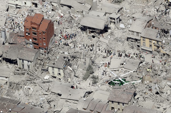 Novo terremoto atinge a Turquia e derruba mais prédios