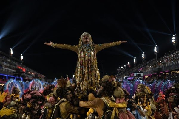 Vila Isabel, Imperatriz e Viradouro são os destaques do 2º dia do Grupo Especial do carnaval no Rio