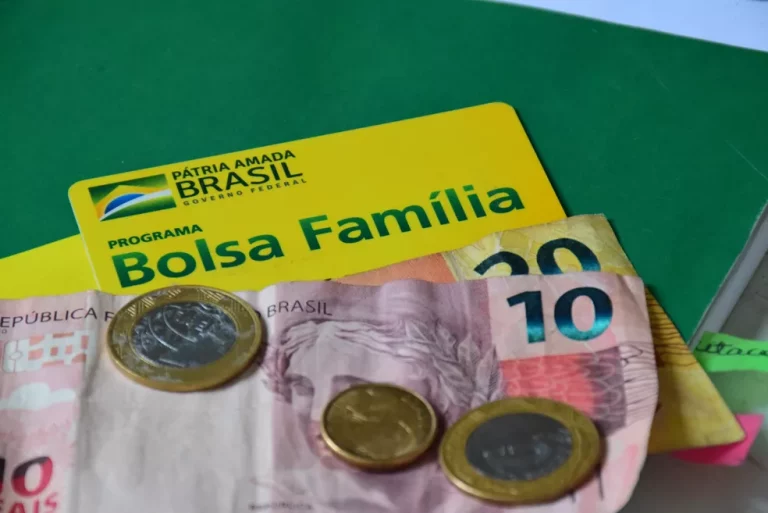 Bolsa Família: ministro diz ter indício de que 2,5 milhões recebem benefício de forma indevida