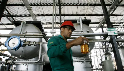 Petrobras anuncia redução de 8,8% no preço do diesel para distribuidoras