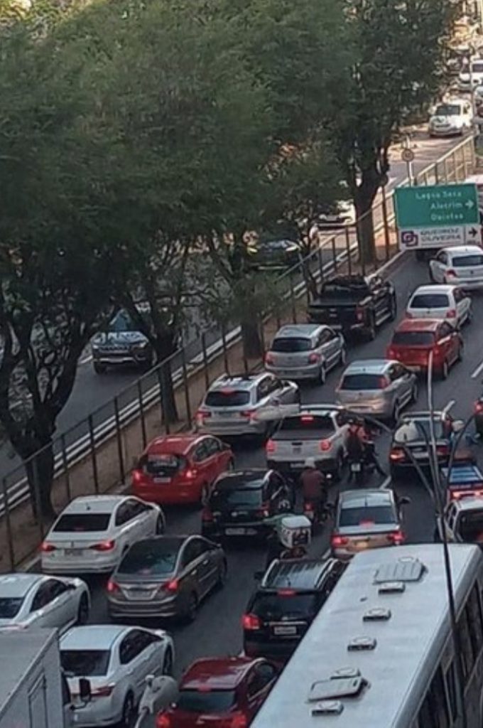 Protesto congestiona avenida Salgado Filho na tarde desta terça-feira(14)