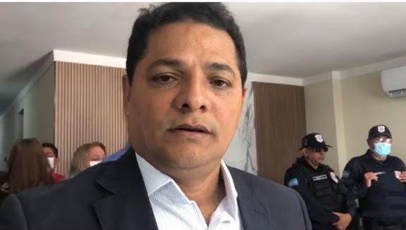 Ministério Público dá 30 dias para prefeito Eraldo Paiva explicar sobre promoção pessoal com uso de dinheiro público