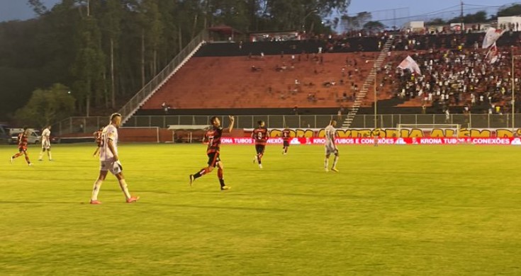 ABC sai na frente mas cede empate ao Vitória, em Salvador