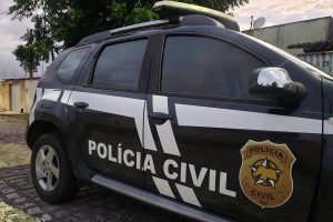 Mulher é presa suspeita de fazer falsa denúncia contra ex, roubar dinheiro e se passar por “irmã gêmea” para escapar de crimes em Natal