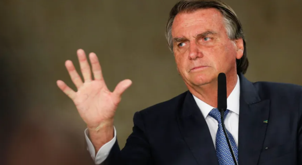 Bolsonaro diz a aliados que não se vacinou e que cogita processar ministro da CGU