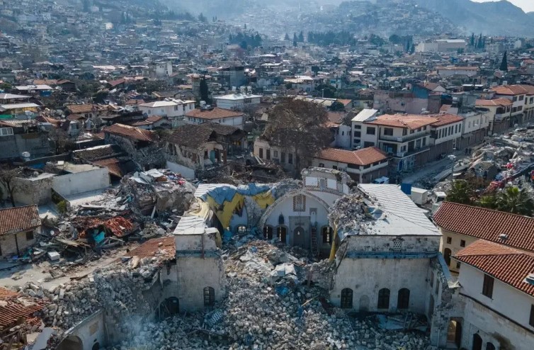 Mortes causadas por terremoto na Turquia e na Síria ultrapassam 25 mil