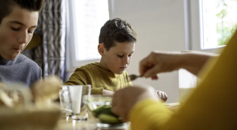 O que é alimentação desordenada, que atinge 20% das crianças do mundo