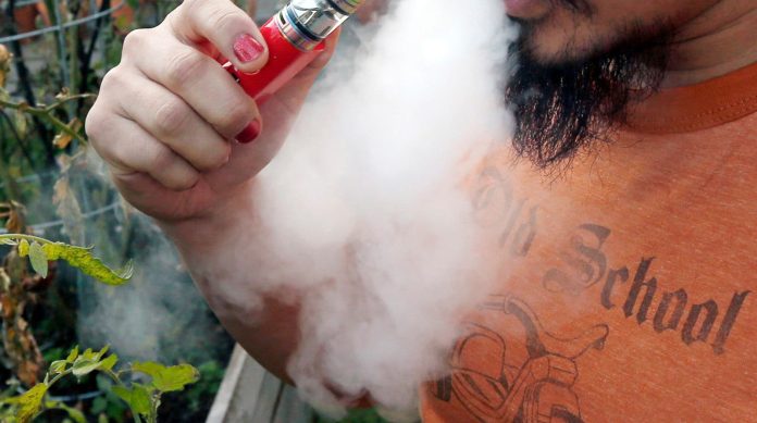 ‘Vape de vitaminas’ tem proibição da Anvisa, mas é vendido livremente na internet; profissionais de saúde alertam para os riscos