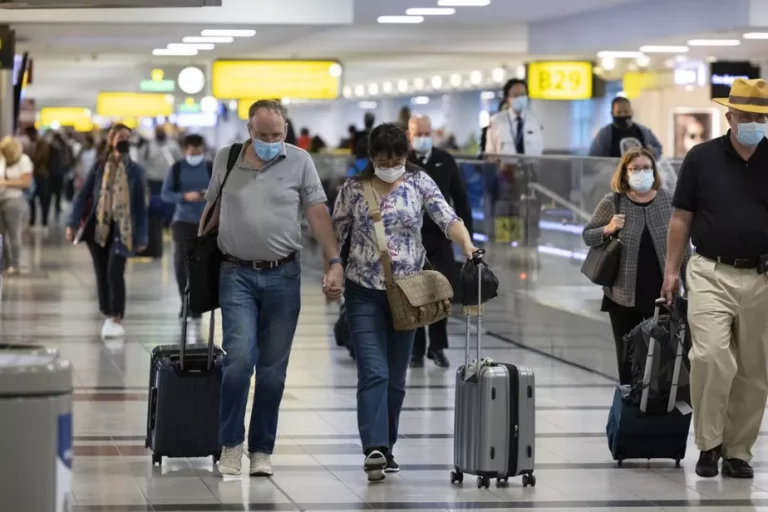 Anvisa acaba com a obrigatoriedade do uso de máscaras nos aviões