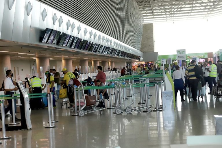 Anvisa discute nesta quarta se mantém obrigatoriedade de máscaras em aviões e aeroportos