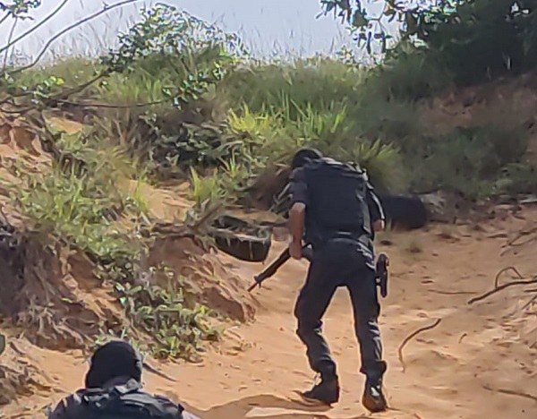 Criminosos com gasolina trocam tiros com PM após abordagem em Natal