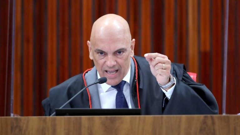 Moraes quer que redes sociais sejam classificadas como empresas de comunicação