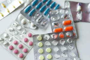 Preços de medicamentos devem subir cerca de 5% a partir de 1° de abril em todo o país
