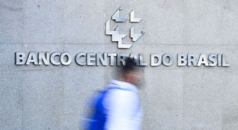 Banco Central decide juros nesta quarta-feira (22) dividido entre inflação alta e crise de crédito