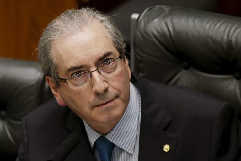 Novo juiz da Lava Jato determina que Eduardo Cunha entregue 6 carros confiscados na operação