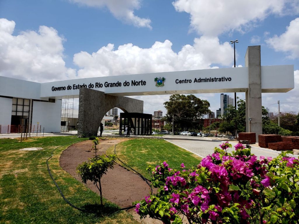 Homem é preso em flagrante após quebrar vidraça da Governadoria com pedra