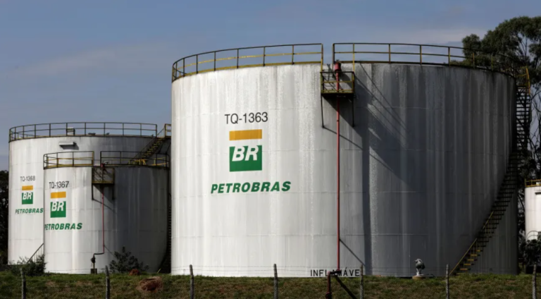 Novos preços de gasolina e diesel vendidos pela Petrobras começam a valer hoje