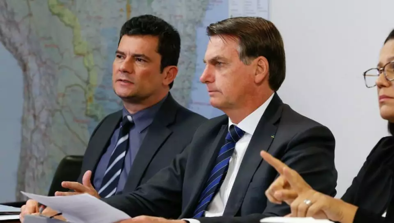 Bolsonaro sai em defesa de Moro e relembra assassinato de Celso Daniel