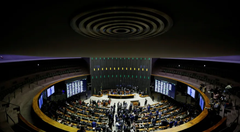 Aliados de Lula e Lira assumem maioria de postos internos importantes da Câmara