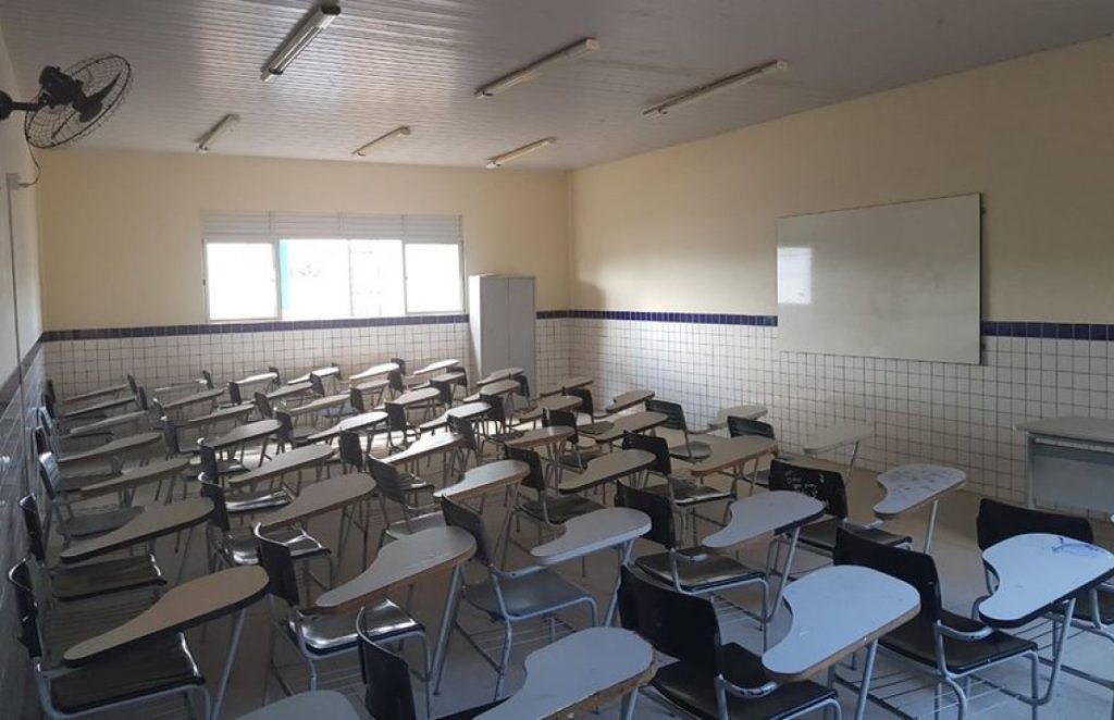 Profissionais da Educação de Parnamirim aprovam indicativo de greve