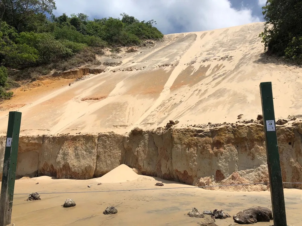 Morro do Careca, cartão postal do RN, tem erosão e risco de desmoronamento