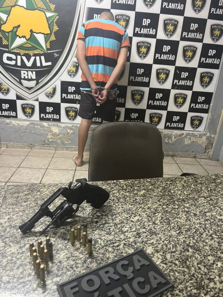 Mossoró: Jovem é preso após apontar arma para policiais