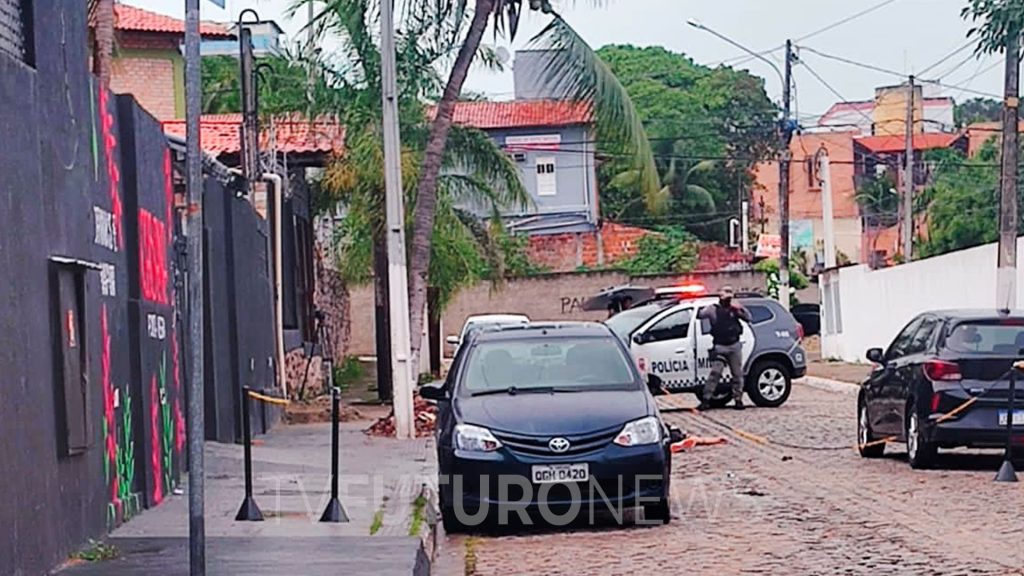 UM HOMEM MORRE E OUTRO É BALEADO APÓS DISCURSÃO EM CASA NOTURNA EM PONTA NEGRA