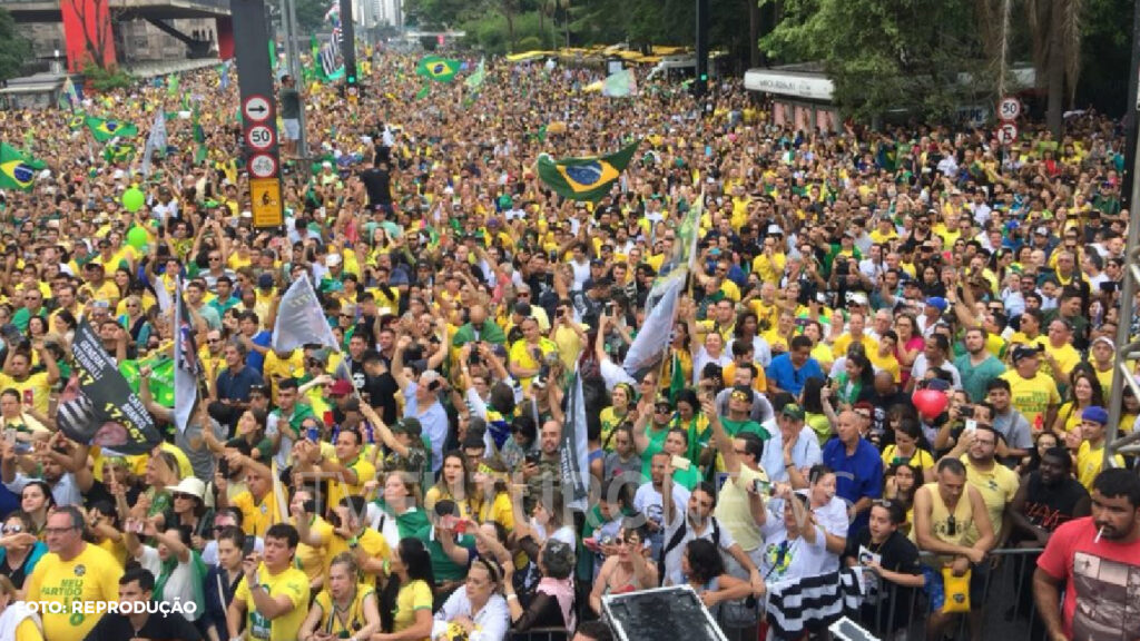 Ato convocado por bolsonaro no domingo, lota avenida  paulista