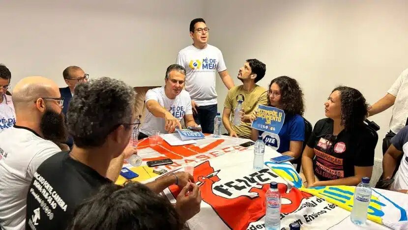 Ministro da educação se reune com grevistas do IFRN