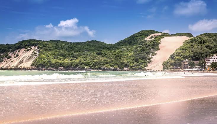 Empresa que atuou em Balneário Camboriú será responsável por engorda da praia de Ponta Negra