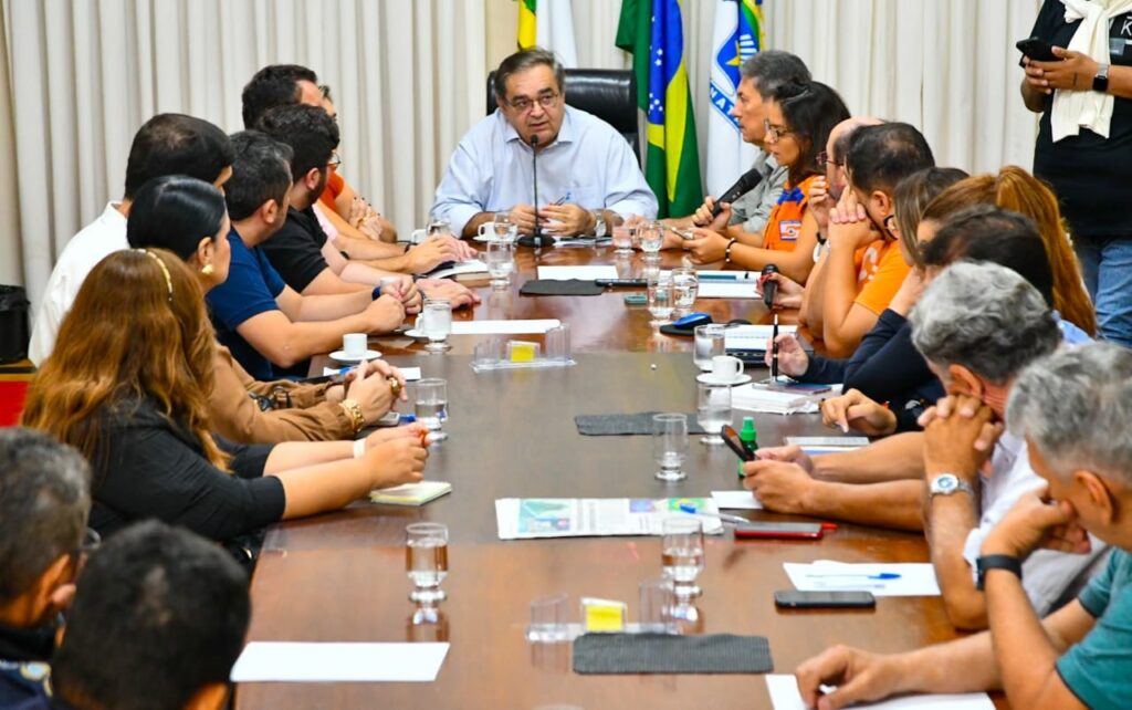 Prefeito afirma que Natal está sob controle após fortes chuvas, mas deixa gabinete de crise em alerta