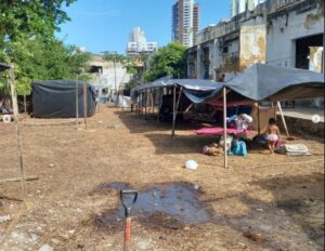 Após acordo, Governo do RN pagará aluguel para famílias sem-teto que ocupavam antiga sede do Diário de Natal