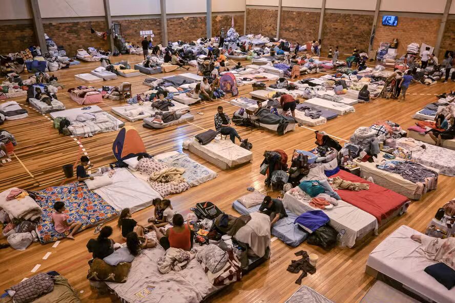 Governo do RS quer construir quatro cidades provisórias para abrigar vítimas das enchentes