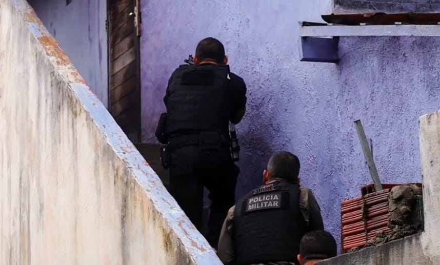 Polícia apreende drogas e armas de traficantes em Pipa; dois suspeitos morreram no confronto