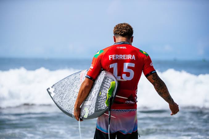 Potiguar Italo Ferreira é campeão da etapa de Saquarema do Mundial de Surfe