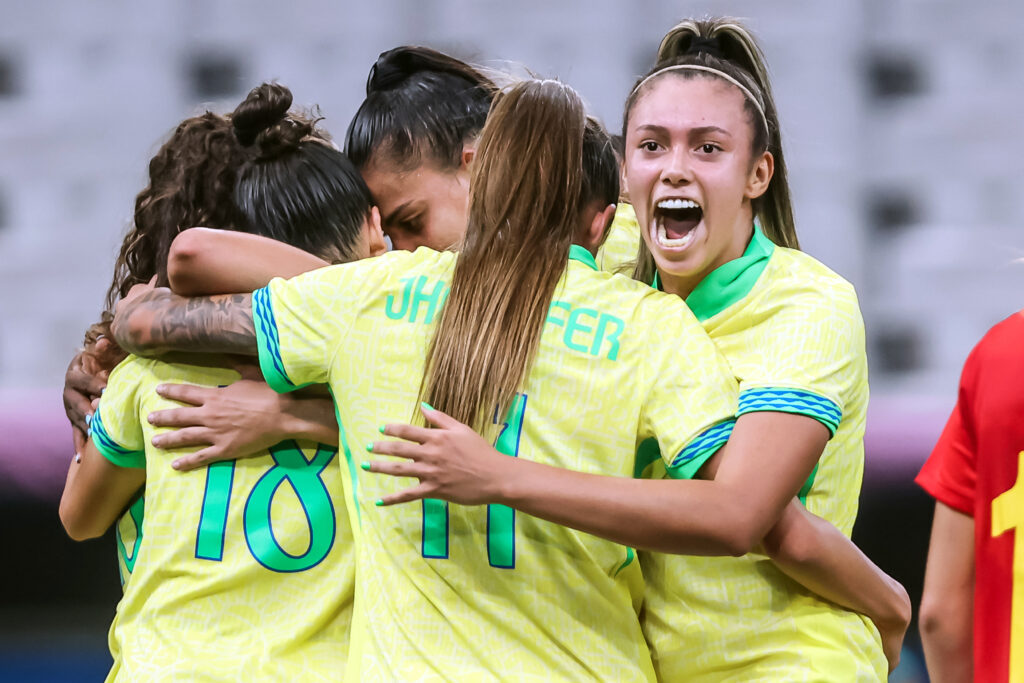 Brasil goleia a Espanha e vai para a final olímpica do futebol feminino após 16 anos