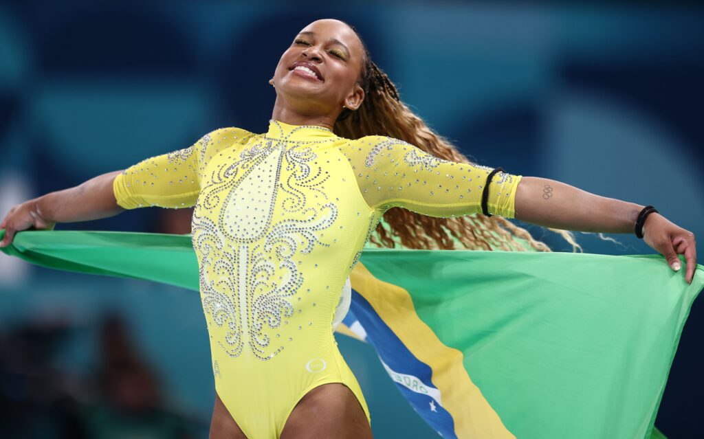 Rebeca Andrade conquista prata no individual geral na ginástica em Paris