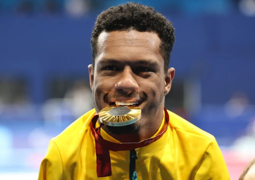 Nadador Gabrielzinho conquista 1º ouro do Brasil nas Paraolimpíadas de 2024