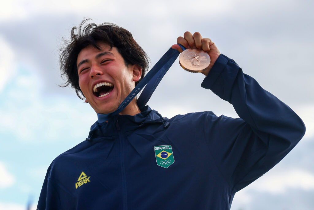 Augusto Akio conquista o bronze do skate park nas Olimpíadas de Paris