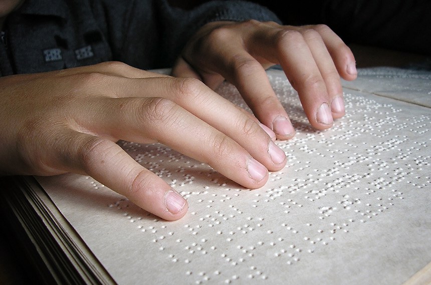 ALRN aprova projeto que institui contratos de serviços financeiros em braille