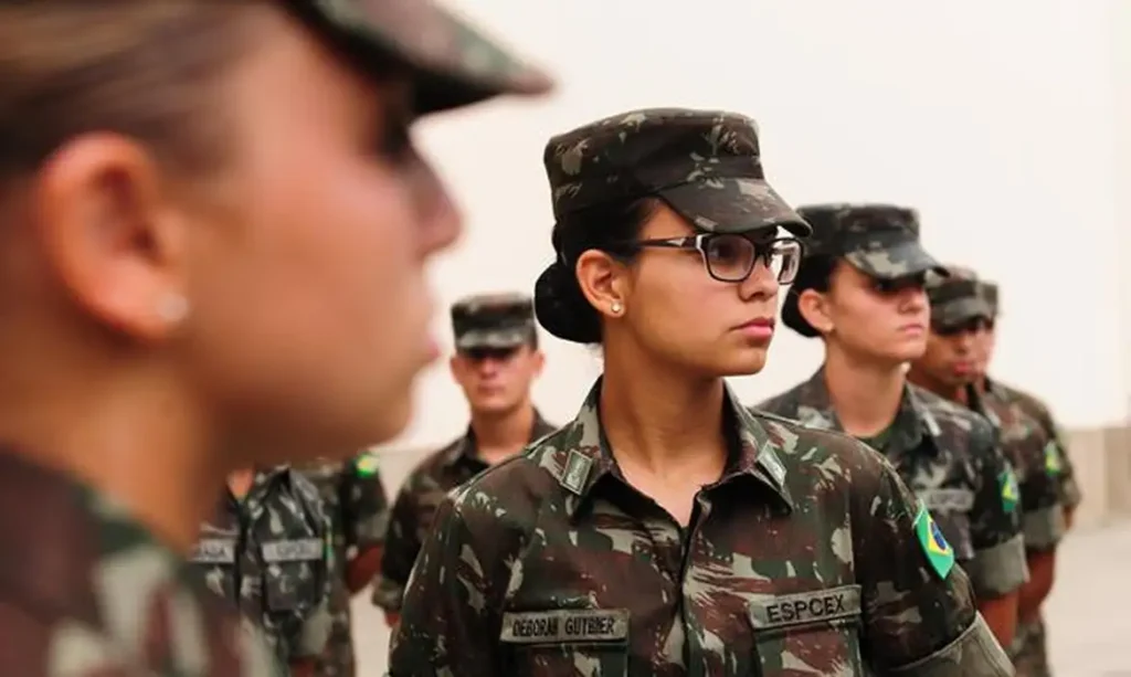 Mulheres poderão se alistar nas Forças Armadas a partir de 2025