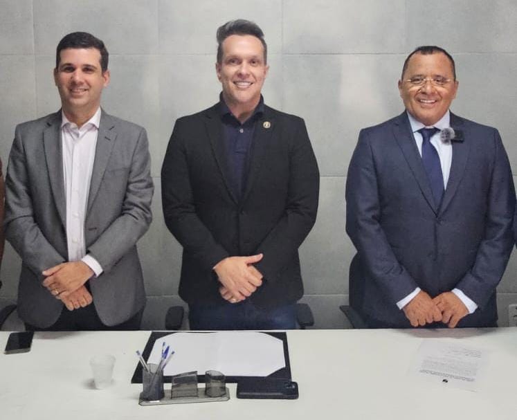 Presidente da Câmara Municipal empossa dois novos vereadores