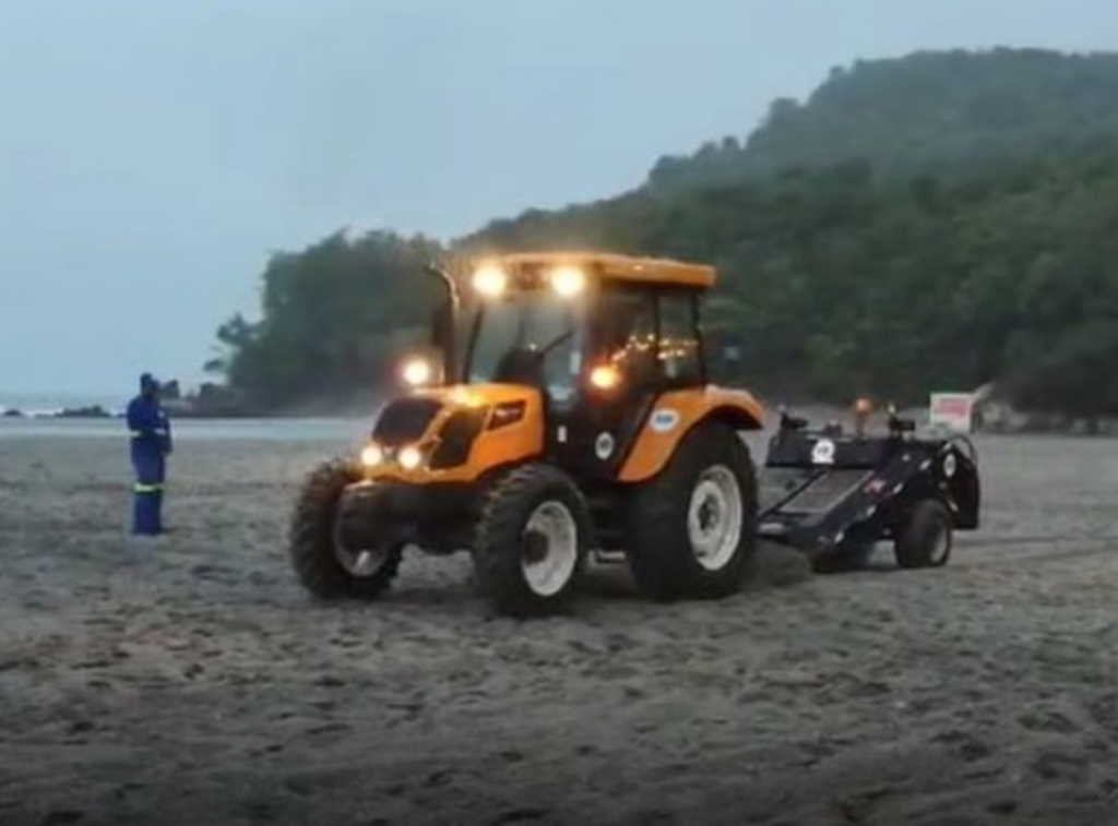 Limpeza mecanizada para remoção de rodolitos é iniciada na praia de Ponta Negra